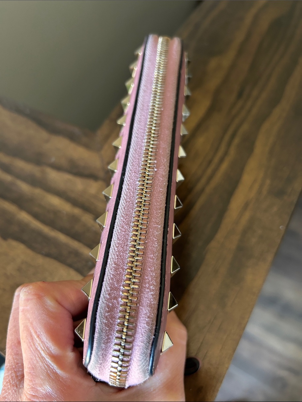 464. Valentino Garavani Pink Zip-Around Rockstud Wallet with Gold Studs - Picture 8 of 10